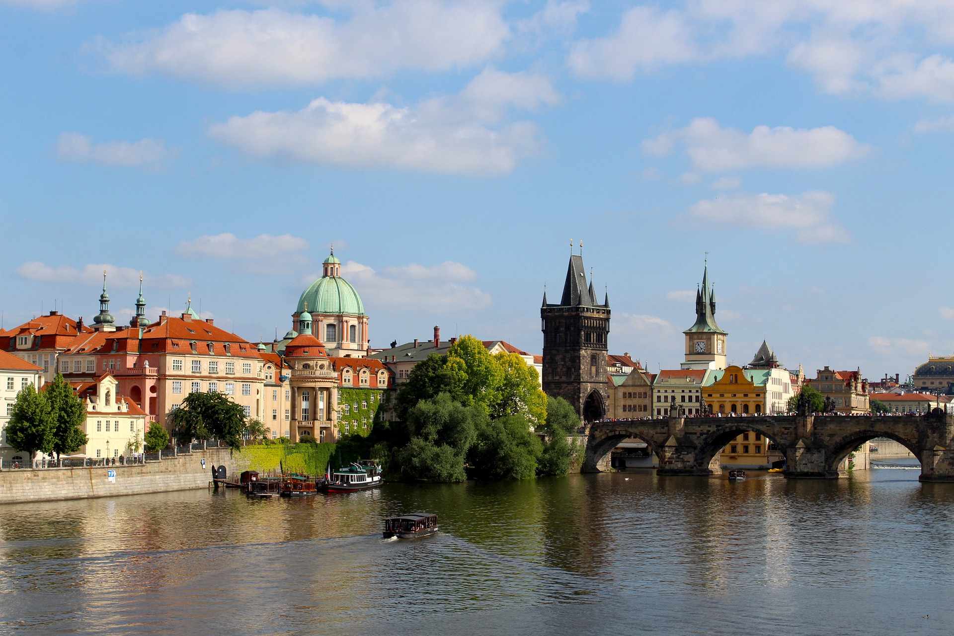 Blick auf die Karlsbrücke in Prag